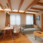 Lejlighed Menart Estate *