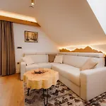 Apartma Menart Estate *