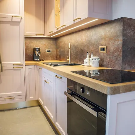 Menart Estate Appartement *