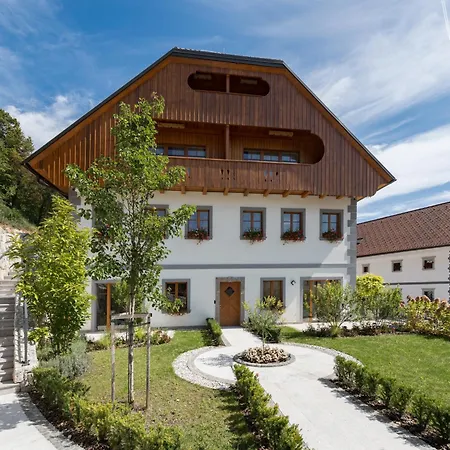 公寓 Menart Estate *